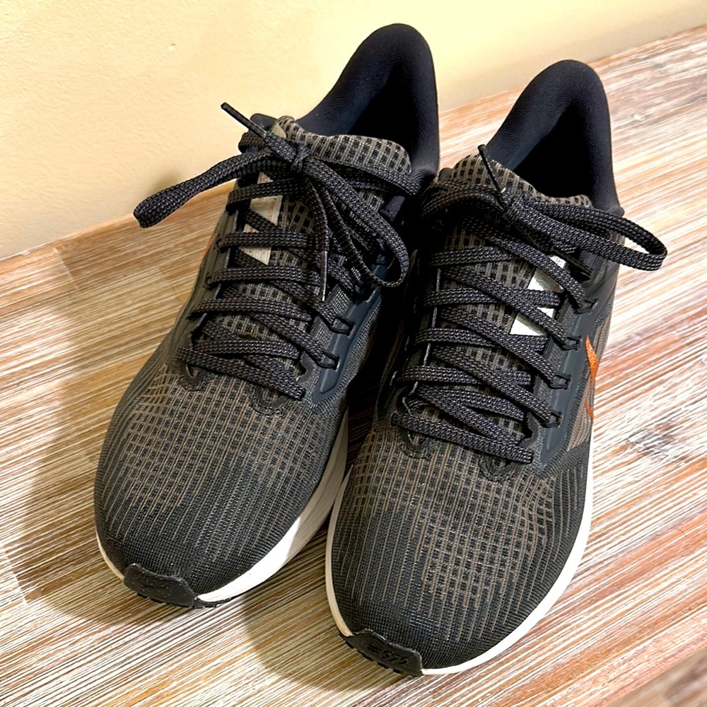 Nike Air Zoom Pegasus 39 - Dark Smoke Grey with Metallic Copper and Silver